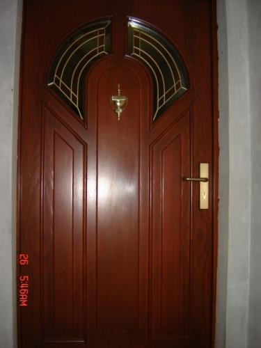 drewniane-drzwi-zewnetrzne-04