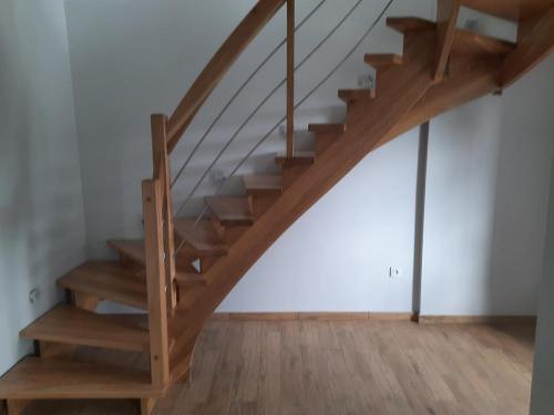 schody-samonosne-drewniane-schs17