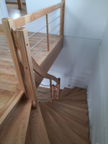 schody-samonosne-drewniane-schs17b