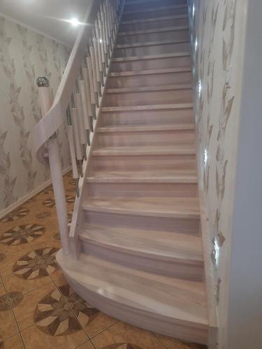 schody-samonosne-drewniane-schs18a
