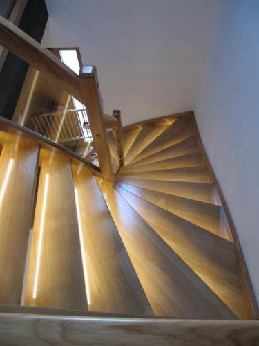 schody-samonosne-drewniane-schs21d