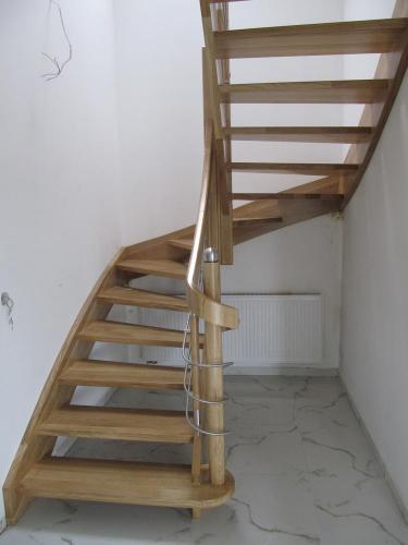 schody-samonosne-drewniane-schs22