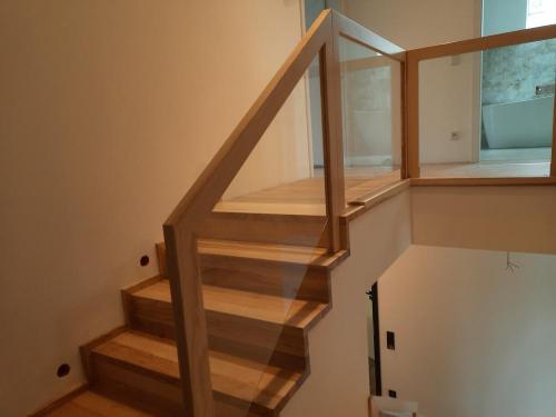 drewniane-schody-na-beton-schb24a